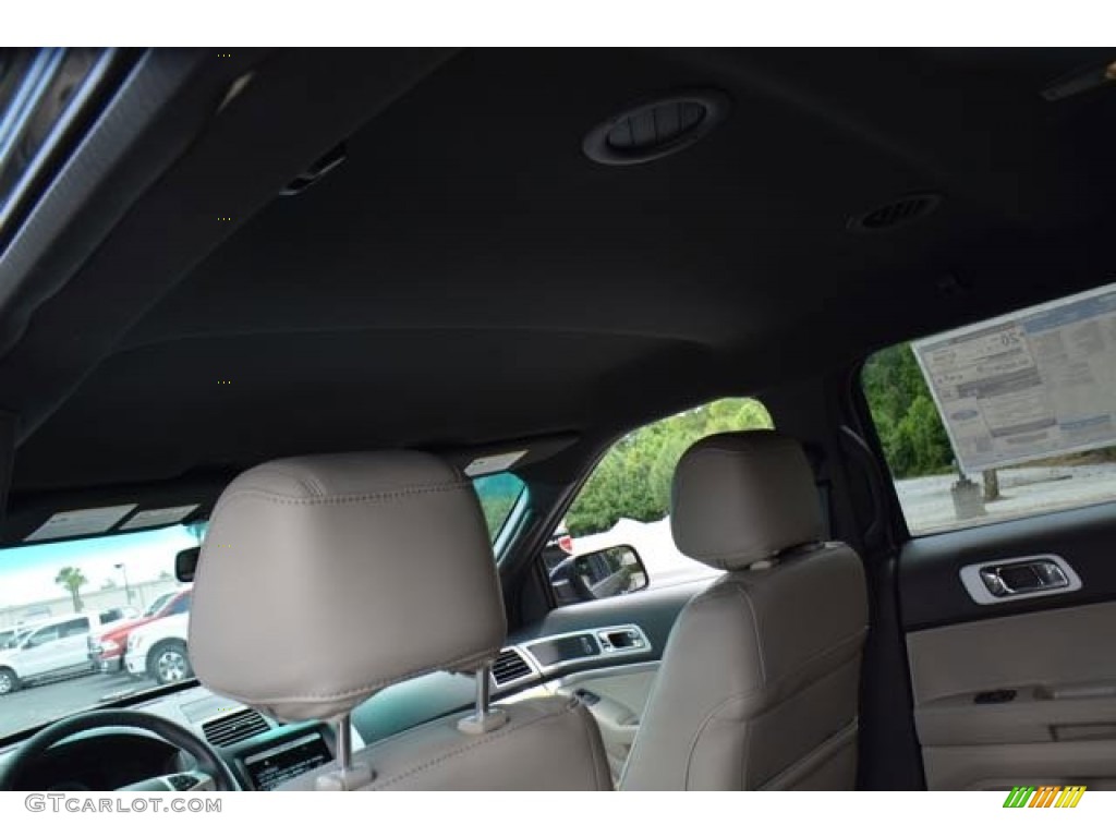 2015 Explorer XLT - Magnetic / Medium Light Stone photo #13