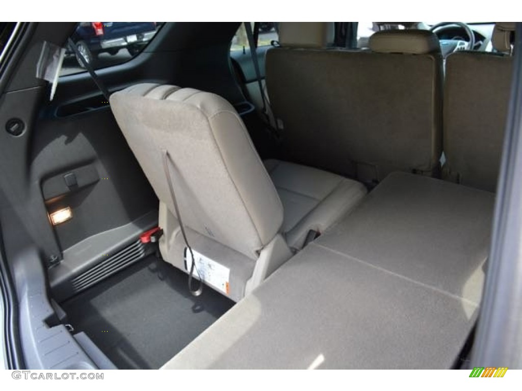 2015 Explorer XLT - Magnetic / Medium Light Stone photo #15