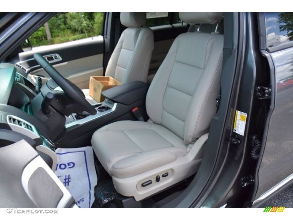 2015 Explorer XLT - Magnetic / Medium Light Stone photo #18