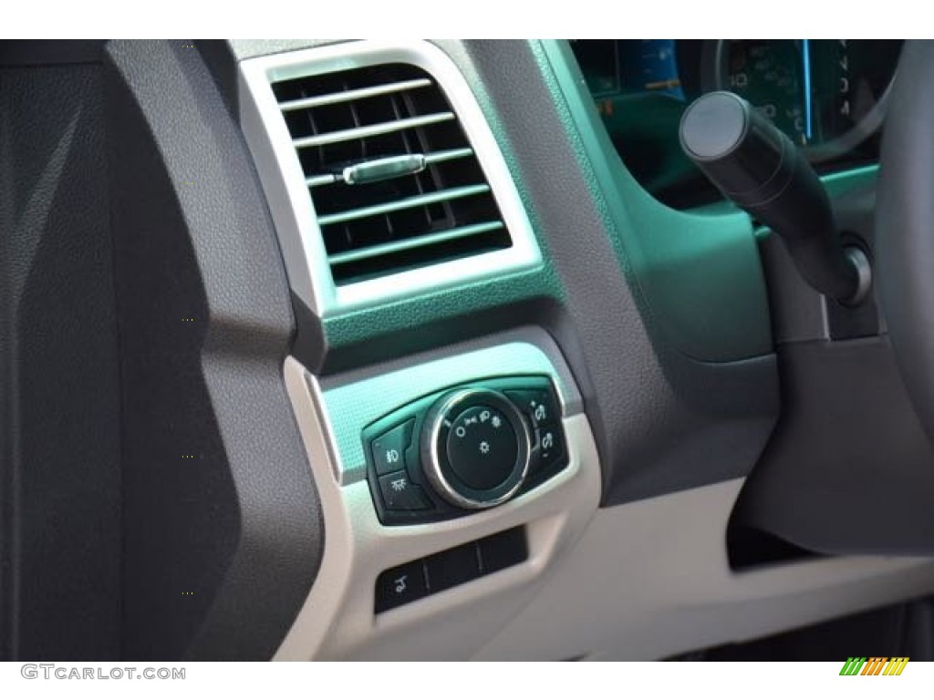 2015 Explorer XLT - Magnetic / Medium Light Stone photo #21