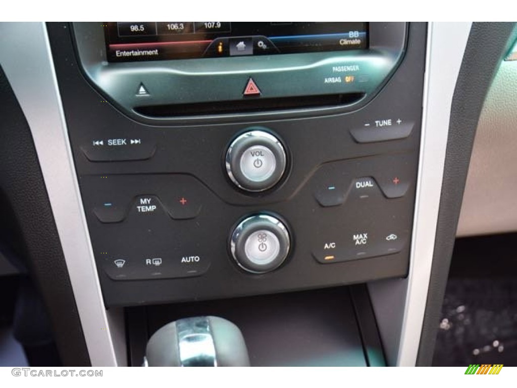 2015 Explorer XLT - Magnetic / Medium Light Stone photo #26