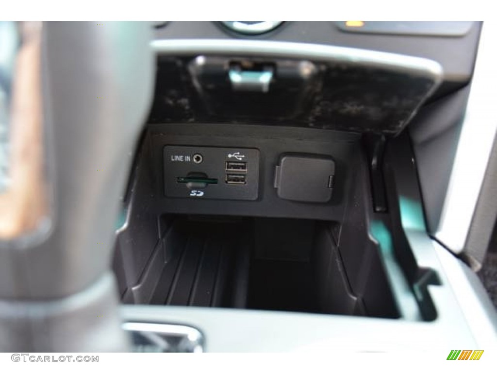 2015 Explorer XLT - Magnetic / Medium Light Stone photo #29