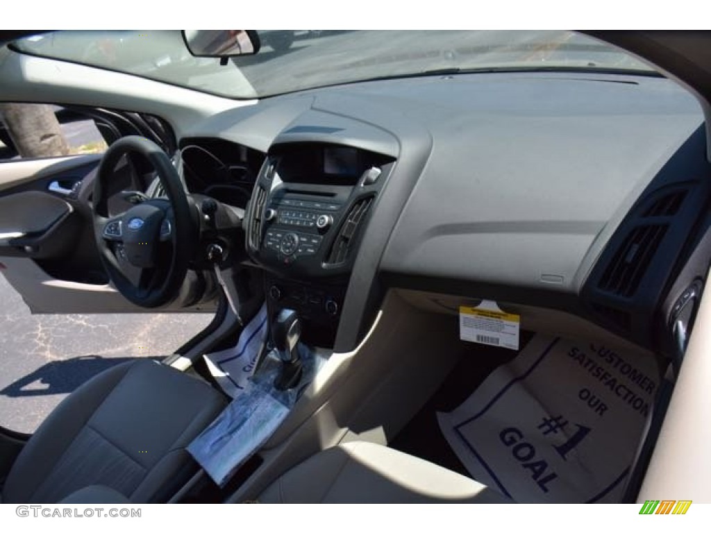 2015 Focus SE Hatchback - Tectonic Metallic / Charcoal Black photo #16