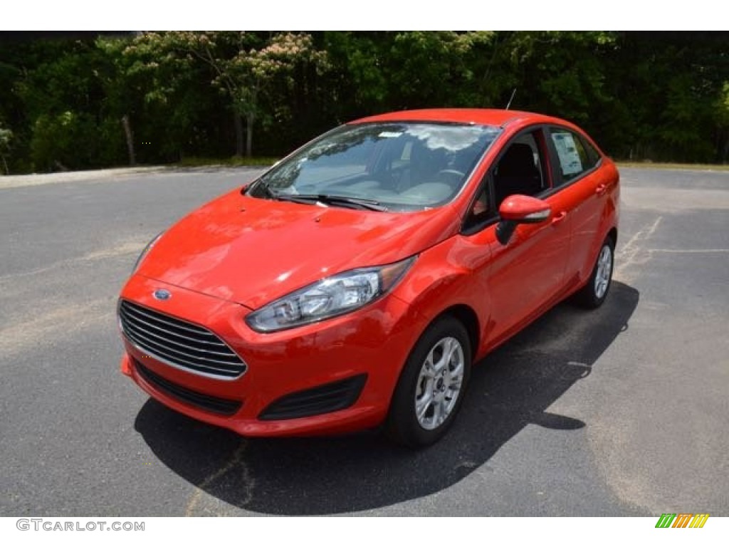 2015 Fiesta SE Sedan - Race Red / Charcoal Black photo #1