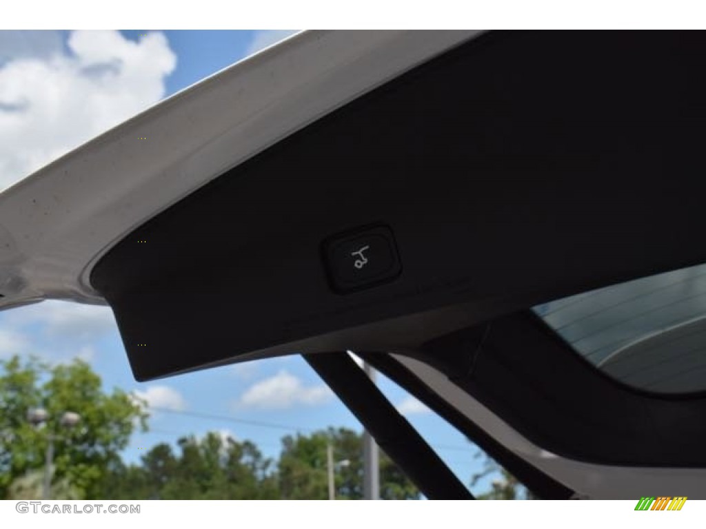 2015 Explorer Limited - Oxford White / Medium Light Stone photo #19