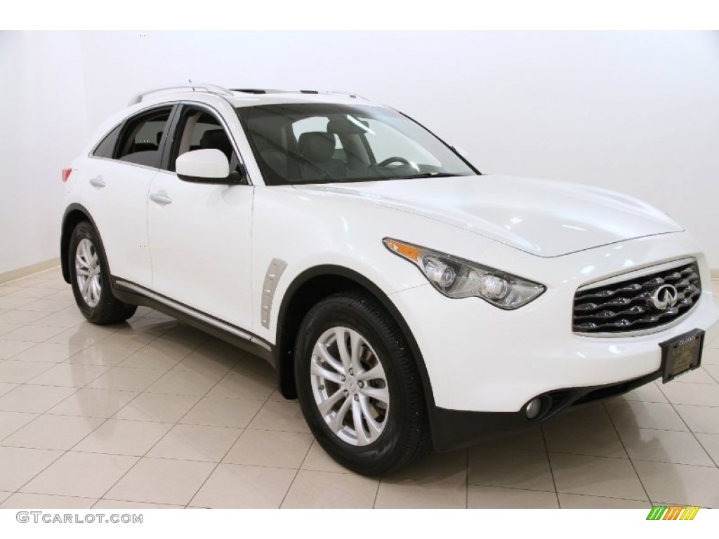 Moonlight White Infiniti FX