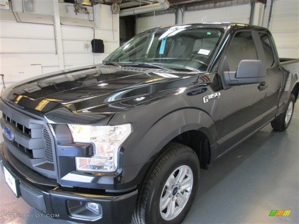 2015 F150 XL SuperCab - Tuxedo Black Metallic / Medium Earth Gray photo #3