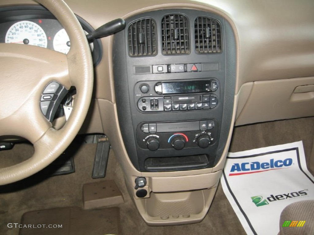 2003 Caravan SE - Patriot Blue Pearl / Sandstone photo #5