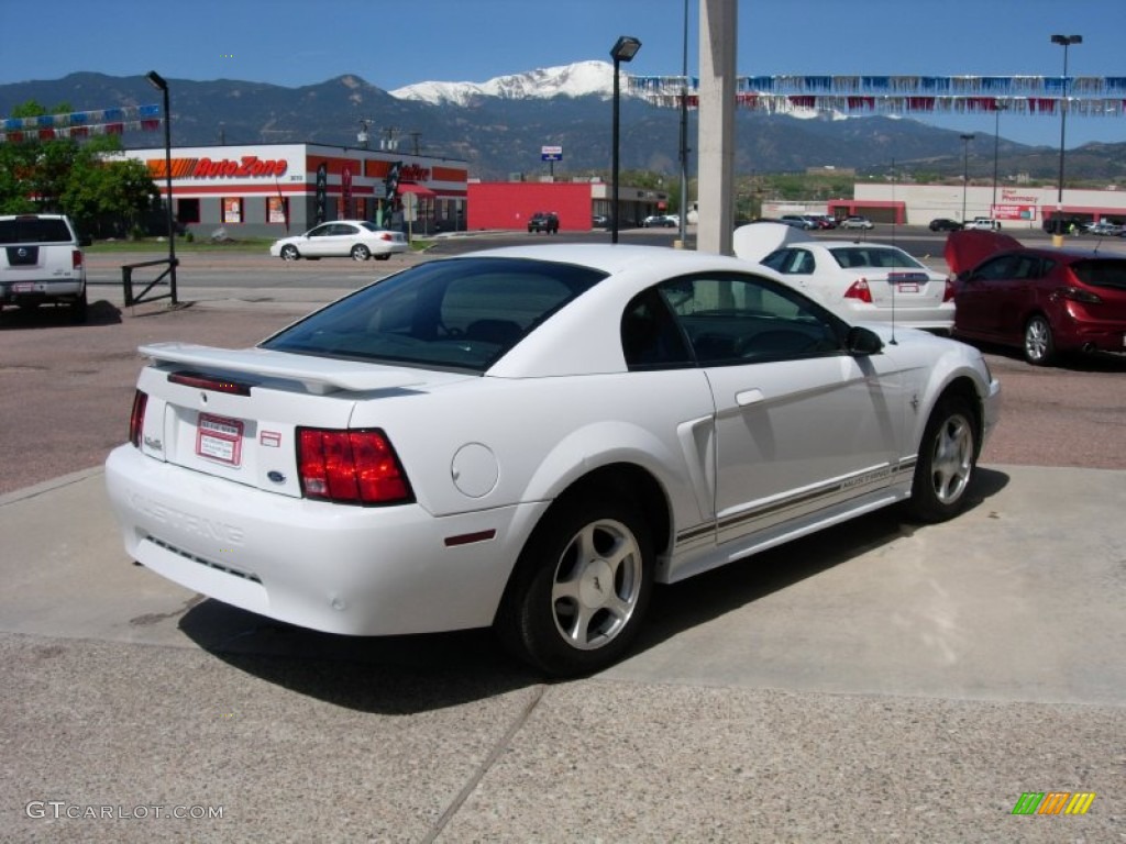 2001 Mustang V6 Coupe - Oxford White / Medium Graphite photo #5