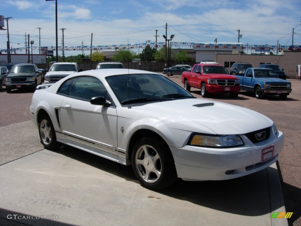 2001 Mustang V6 Coupe - Oxford White / Medium Graphite photo #7