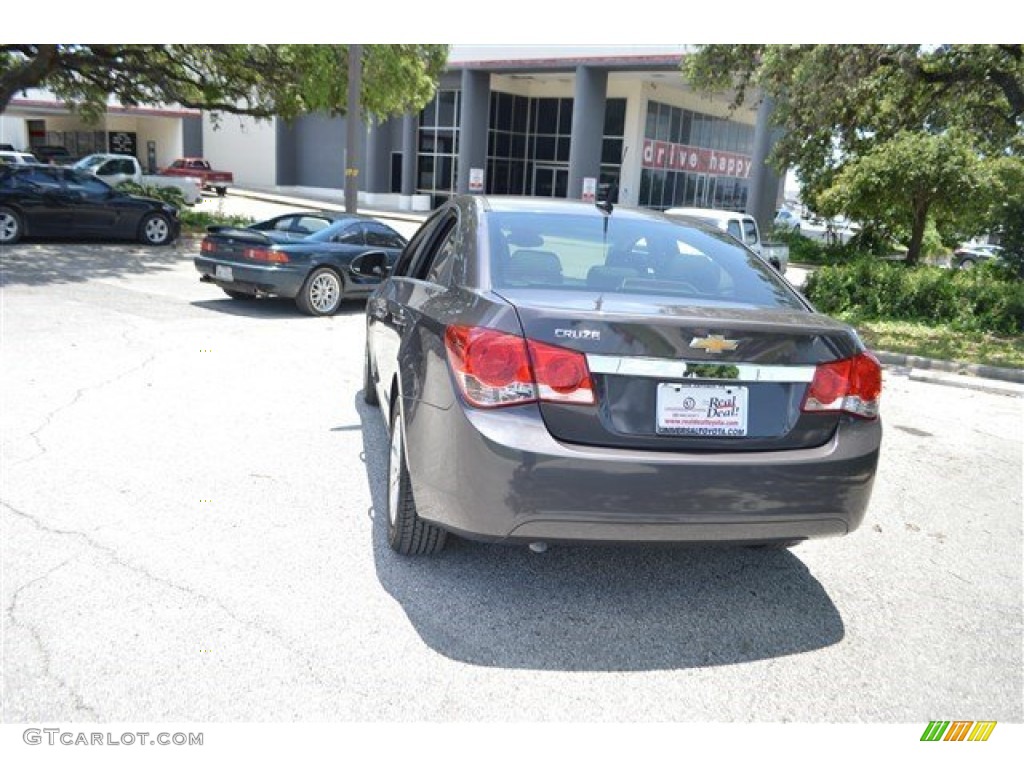 2011 Cruze LS - Taupe Gray Metallic / Jet Black/Medium Titanium photo #8