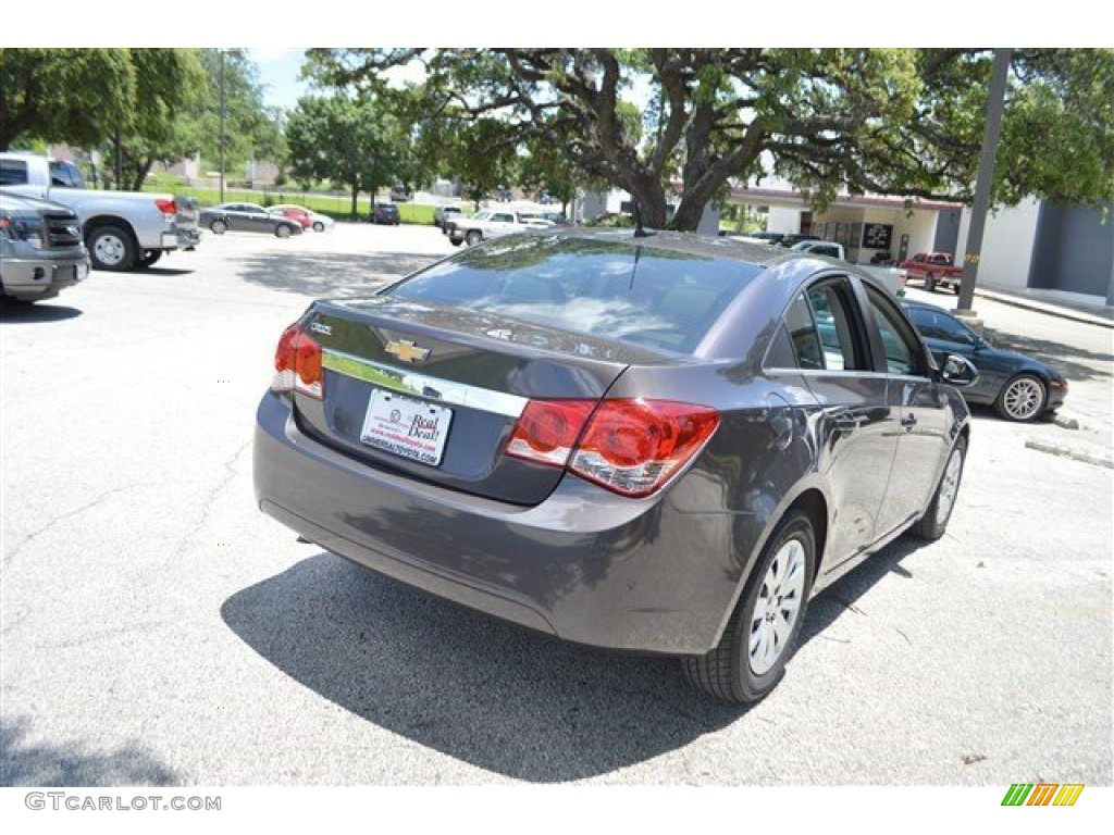 2011 Cruze LS - Taupe Gray Metallic / Jet Black/Medium Titanium photo #10