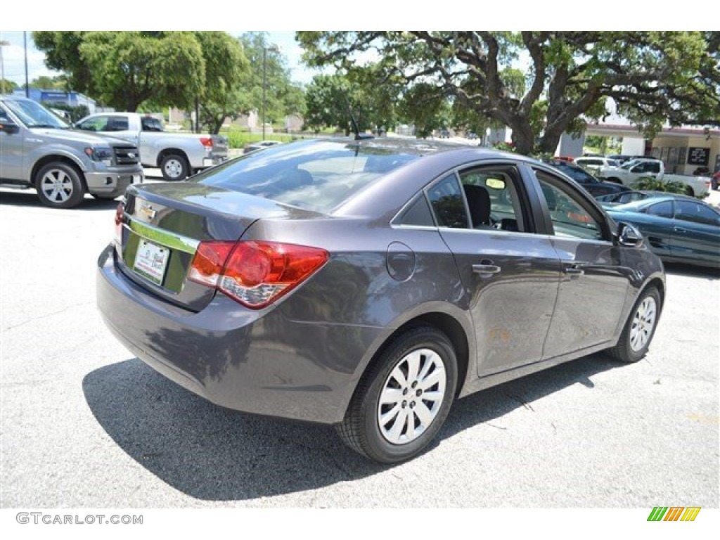 2011 Cruze LS - Taupe Gray Metallic / Jet Black/Medium Titanium photo #11