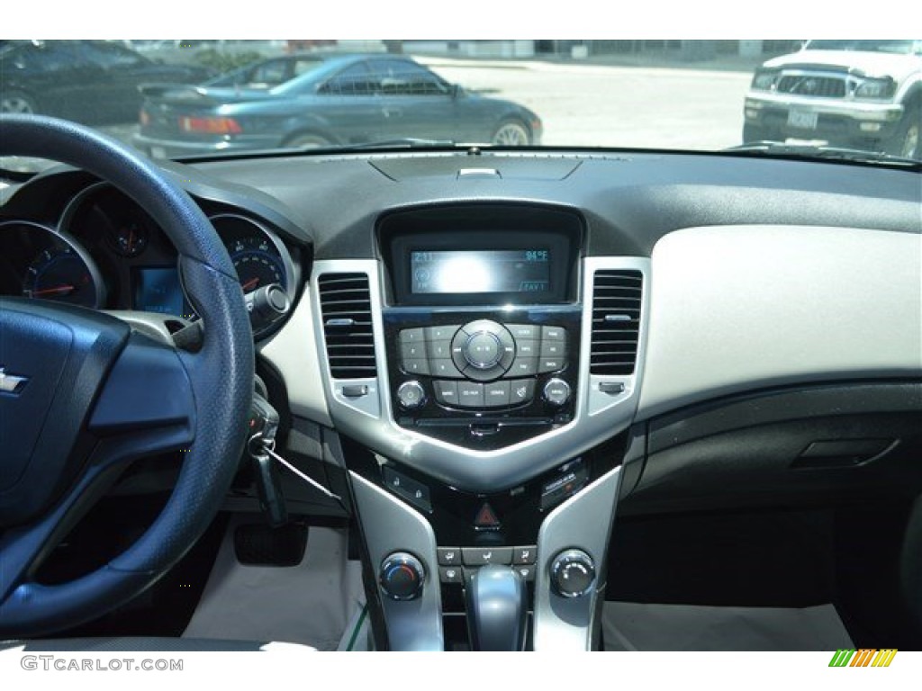 2011 Cruze LS - Taupe Gray Metallic / Jet Black/Medium Titanium photo #14