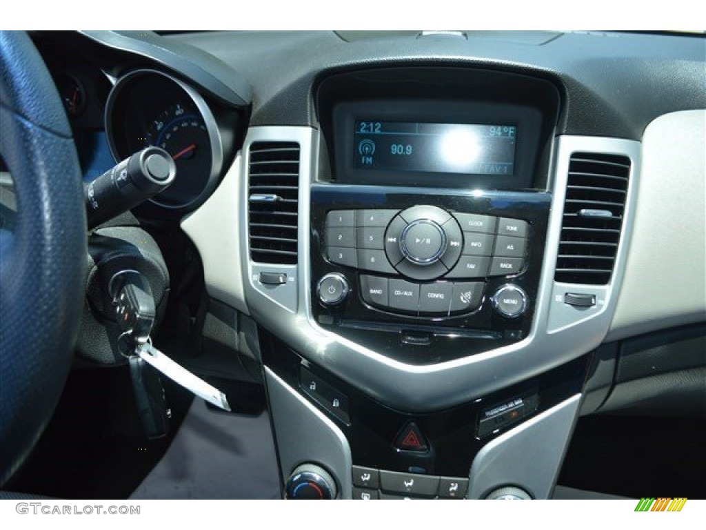 2011 Cruze LS - Taupe Gray Metallic / Jet Black/Medium Titanium photo #22