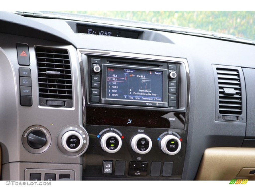 2015 Toyota Sequoia SR5 4x4 Controls Photos