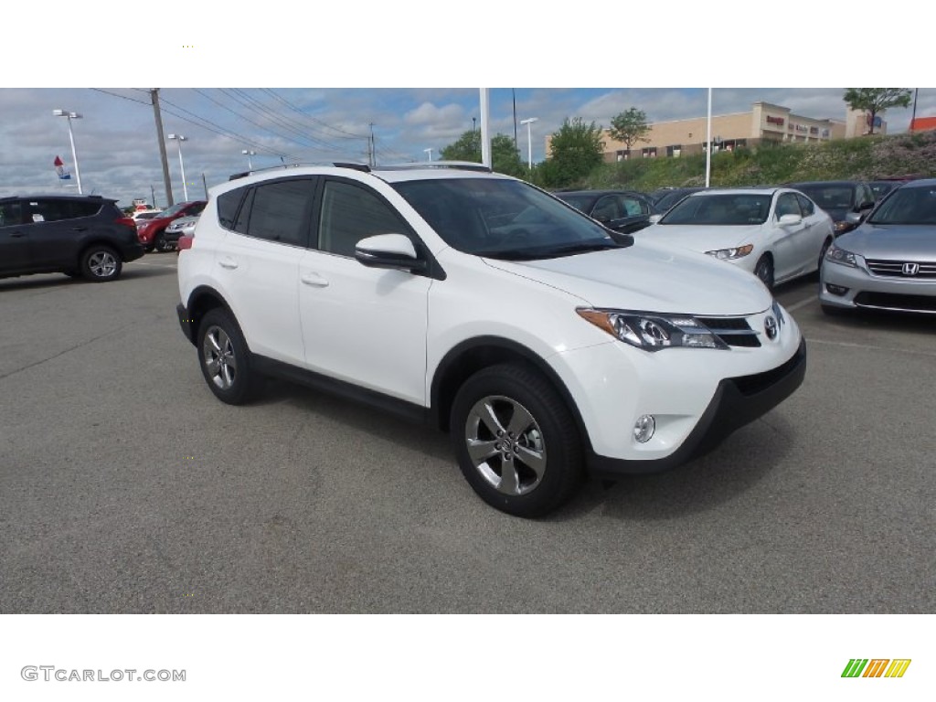 2015 RAV4 XLE - Super White / Black photo #1