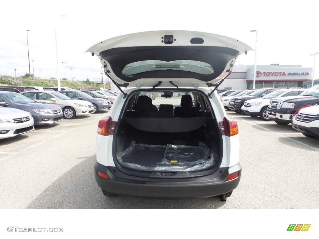 2015 RAV4 XLE - Super White / Black photo #10