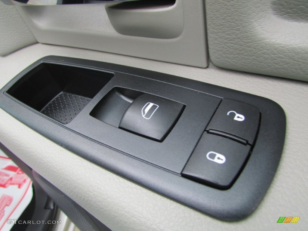 2010 Ram 2500 Laramie Crew Cab 4x4 - Austin Tan Pearl / Light Pebble Beige/Bark Brown photo #20