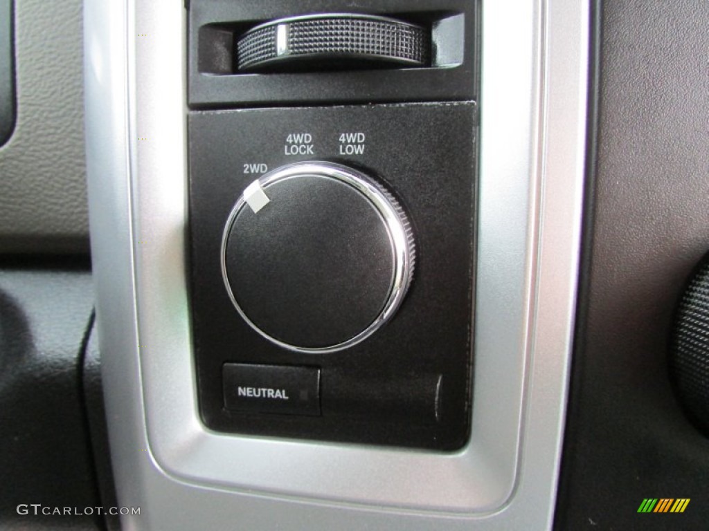 2010 Ram 2500 Laramie Crew Cab 4x4 - Austin Tan Pearl / Light Pebble Beige/Bark Brown photo #29