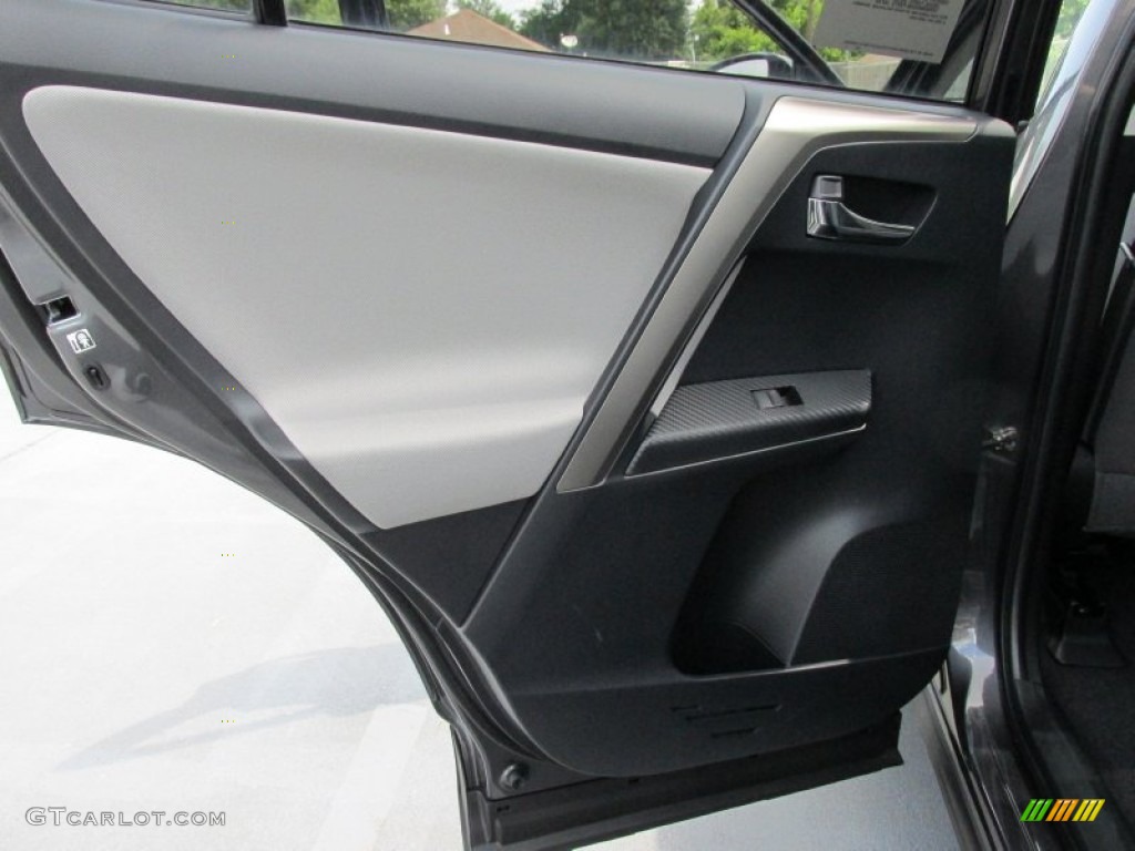 2015 RAV4 XLE - Magnetic Gray Metallic / Ash photo #17