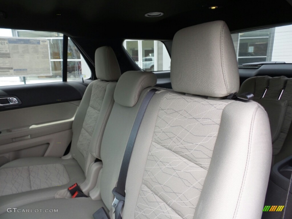 2015 Explorer 4WD - Oxford White / Medium Light Stone photo #11
