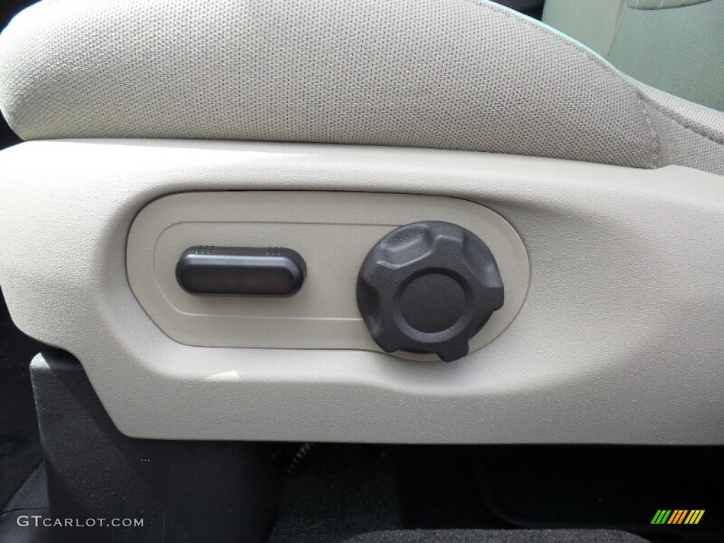 2015 Explorer 4WD - Oxford White / Medium Light Stone photo #15