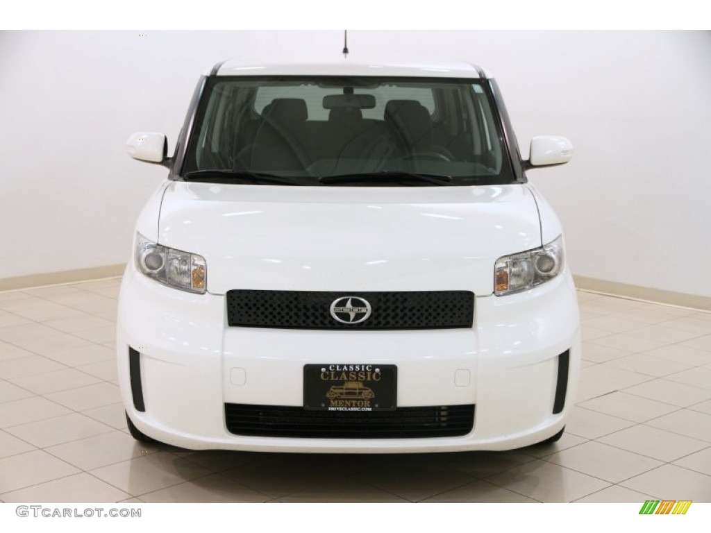 2010 xB  - Super White / RS Black photo #2
