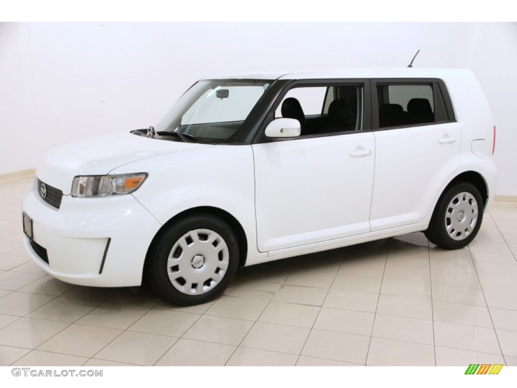2010 xB  - Super White / RS Black photo #3