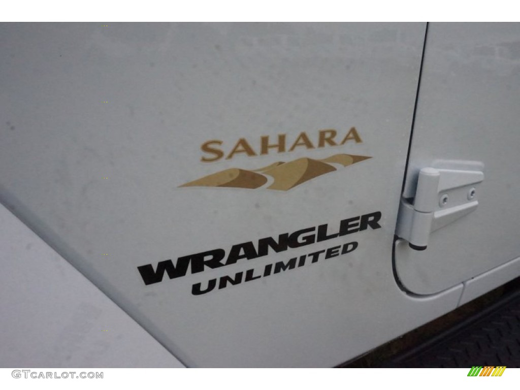 2015 Wrangler Unlimited Sahara 4x4 - Bright White / Black/Dark Saddle photo #7