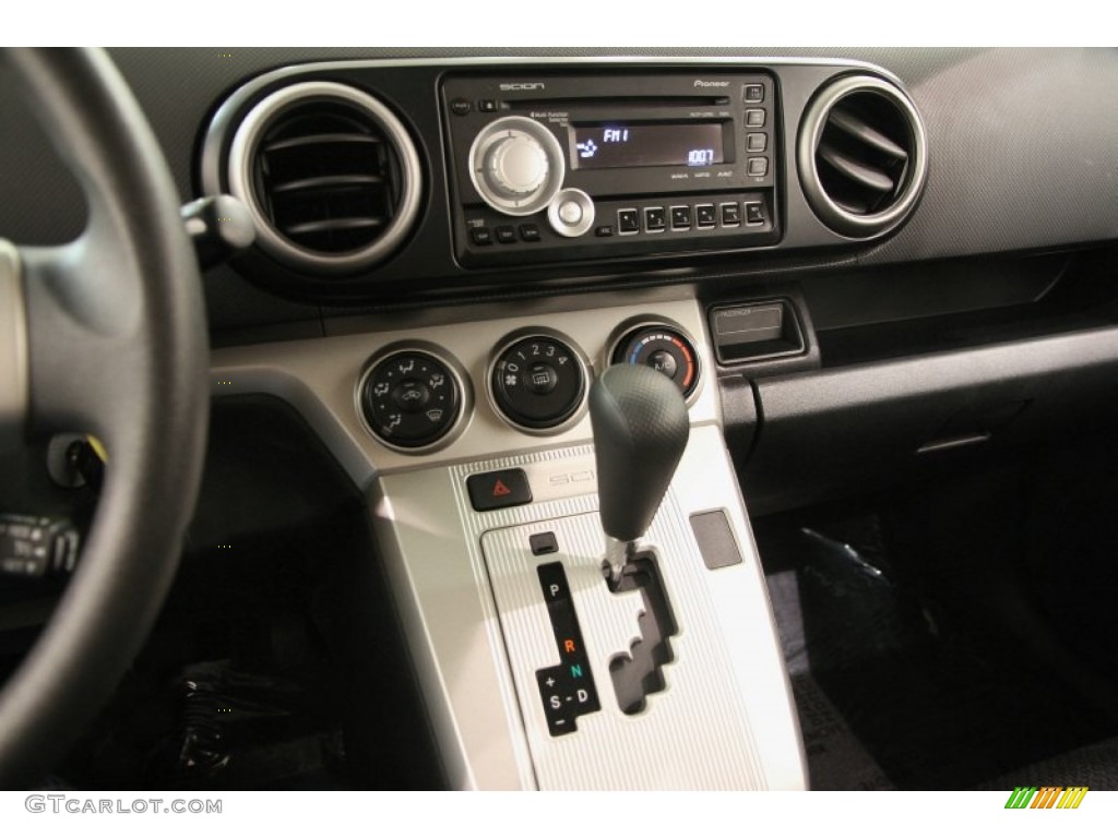 2010 xB  - Super White / RS Black photo #9