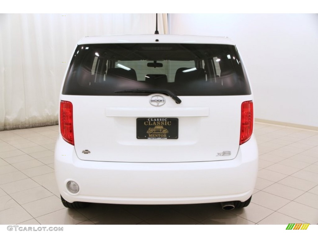 2010 xB  - Super White / RS Black photo #14