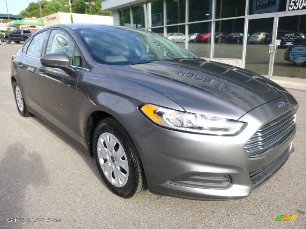 2013 Fusion S - Sterling Gray Metallic / Earth Gray photo #2