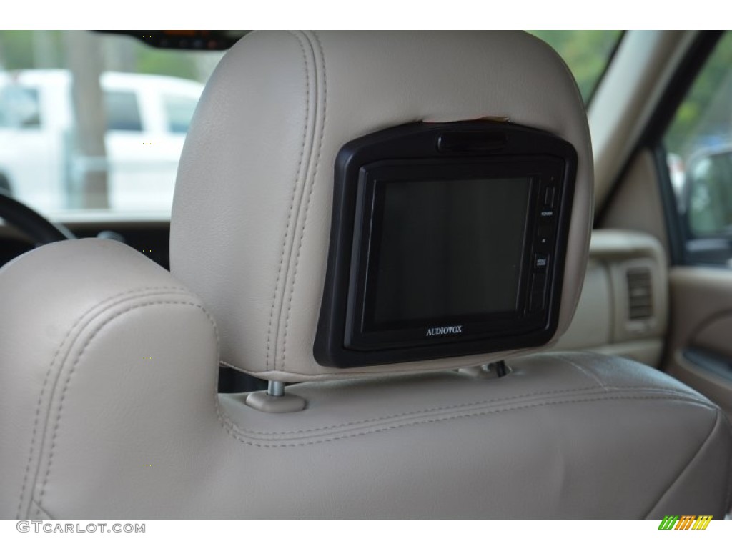 2005 Suburban 1500 Z71 4x4 - Sandstone Metallic / Tan/Neutral photo #15