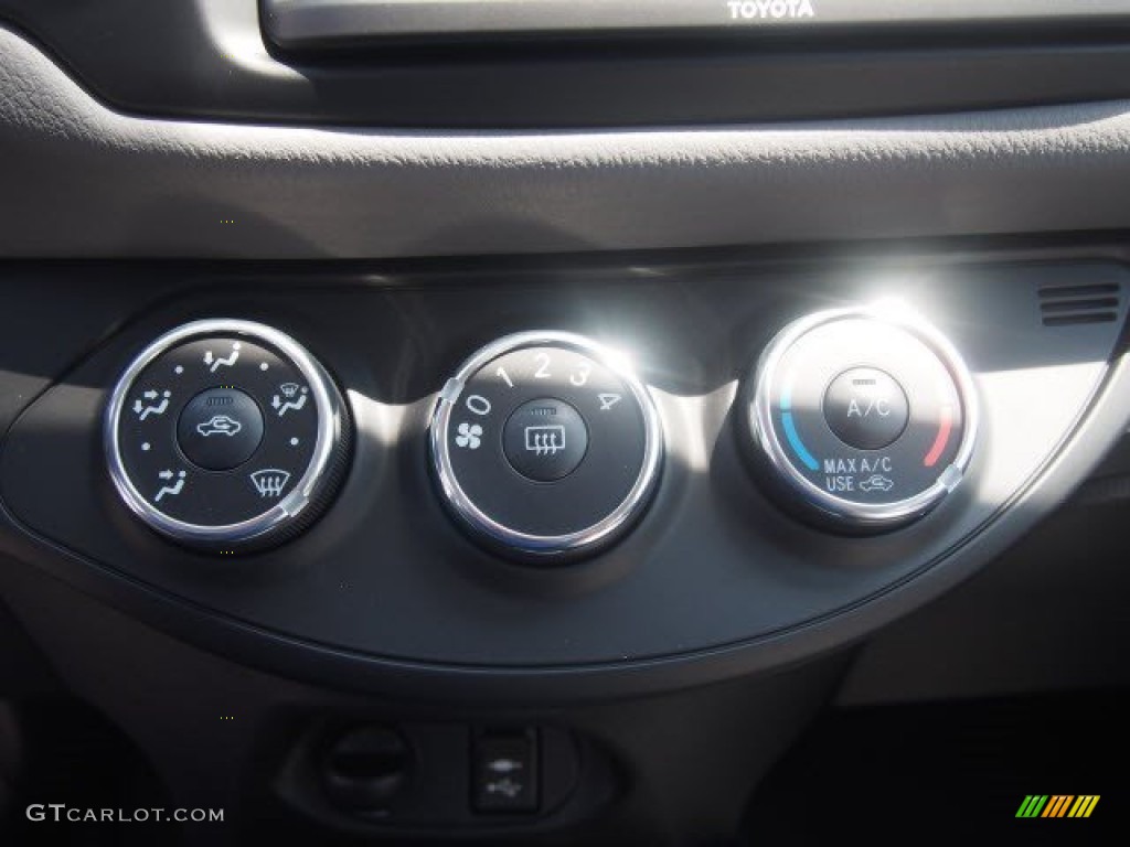 2015 Toyota Yaris 3-Door LE Controls Photo #104500047