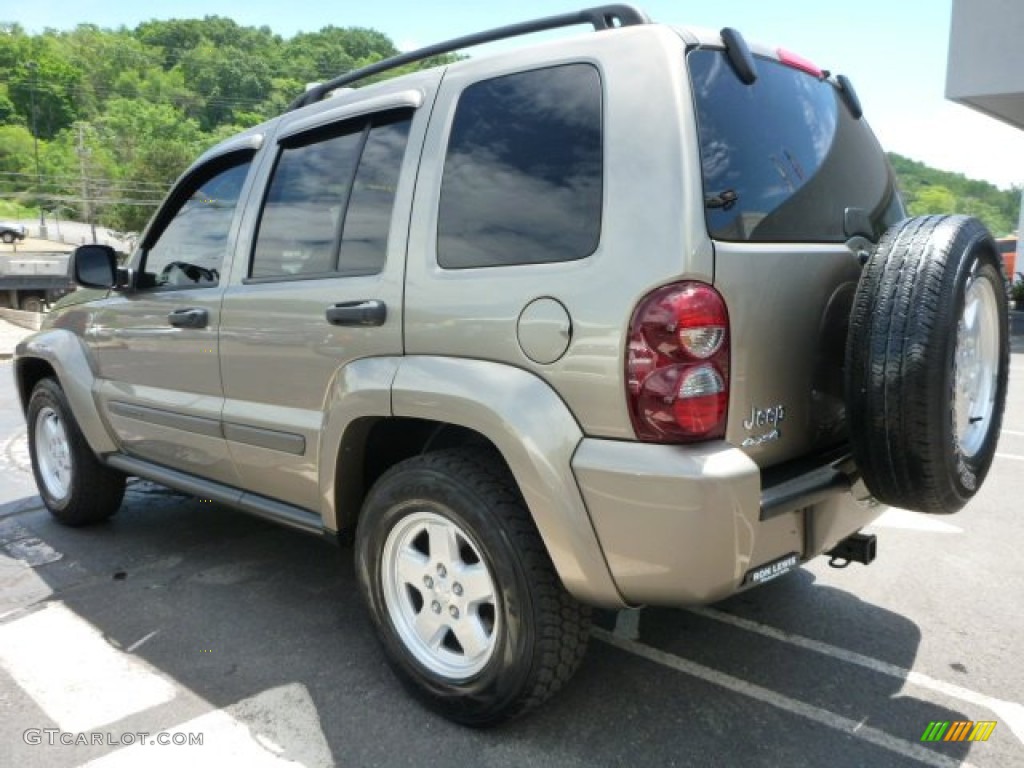 2007 Liberty Sport 4x4 - Light Khaki Metallic / Medium Slate Gray photo #2