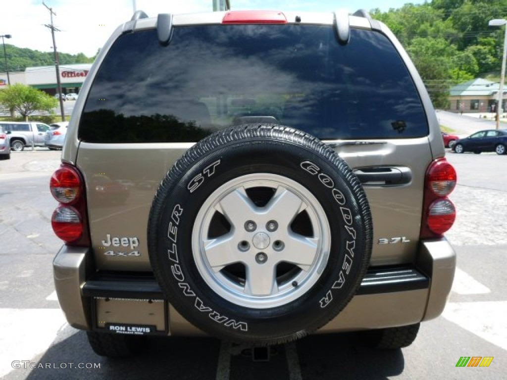 2007 Liberty Sport 4x4 - Light Khaki Metallic / Medium Slate Gray photo #3