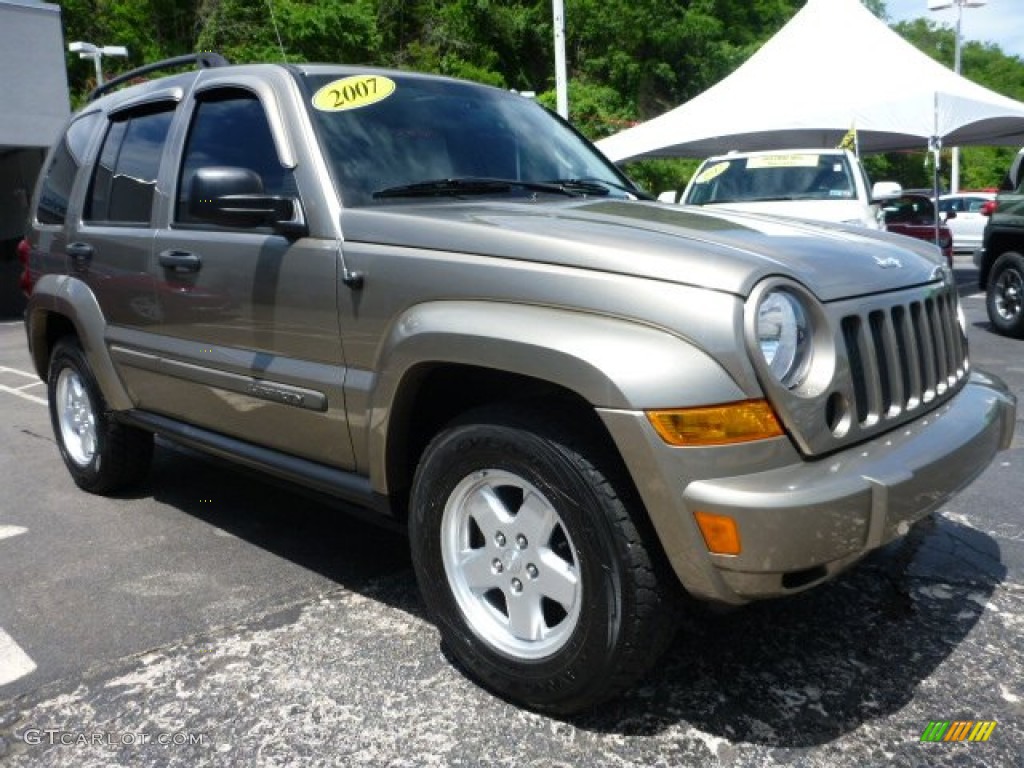 2007 Liberty Sport 4x4 - Light Khaki Metallic / Medium Slate Gray photo #8