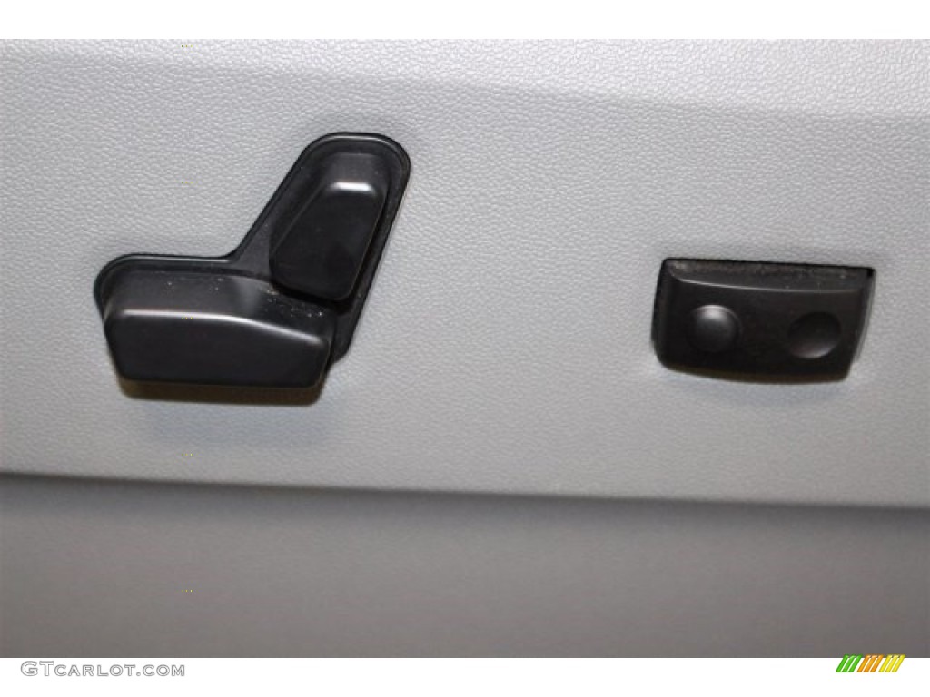 2011 Routan SEL - Twilight Gray Metallic / Aero Gray photo #16