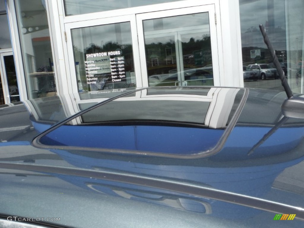 2011 Aveo LT Sedan - Wintergreen / Charcoal photo #3