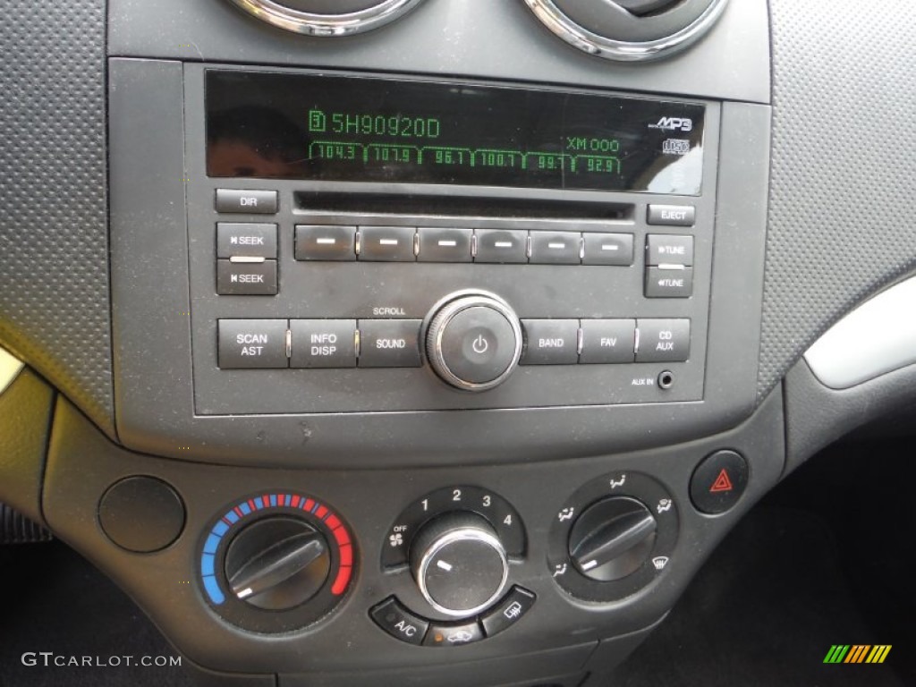 2011 Aveo LT Sedan - Wintergreen / Charcoal photo #12