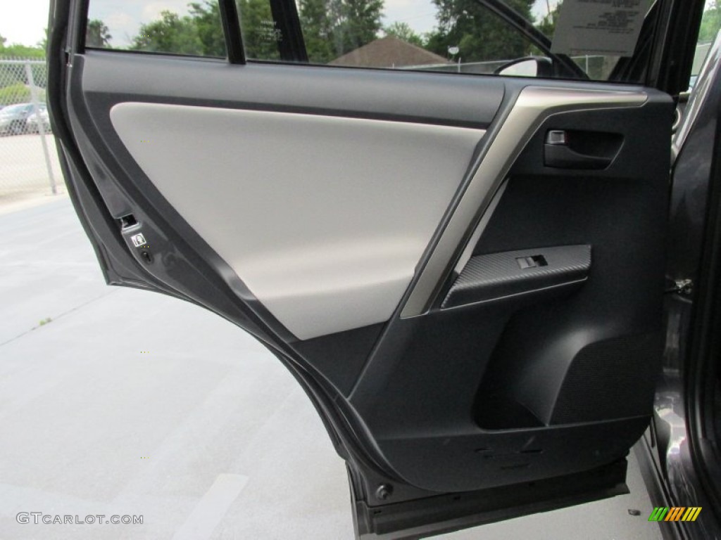 2015 RAV4 LE - Magnetic Gray Metallic / Ash photo #17