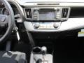 Super White - RAV4 XLE Photo No. 25