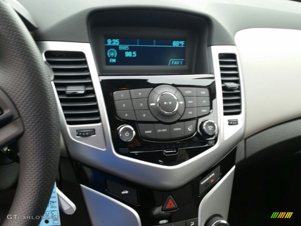 2015 Cruze LT - Black Granite Metallic / Jet Black/Medium Titanium photo #10