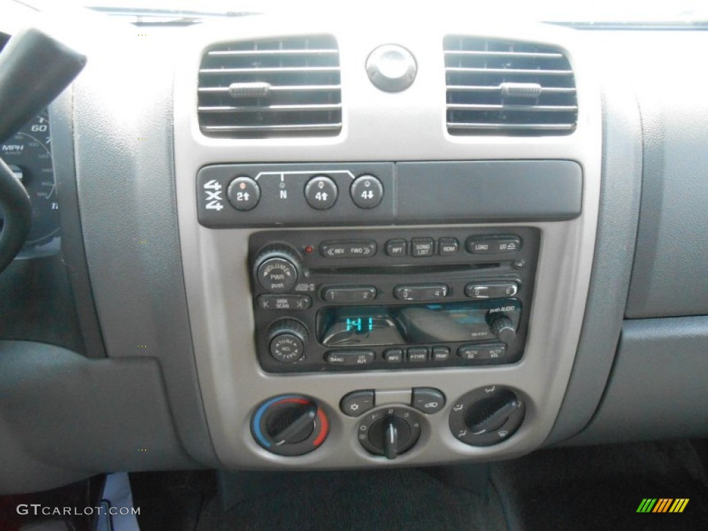 2004 Colorado LS Extended Cab 4x4 - Silver Birch Metallic / Sport Pewter photo #11