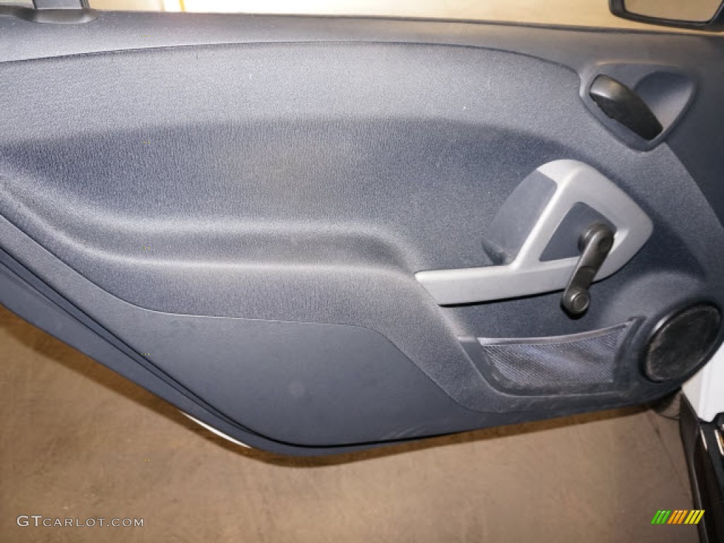 2012 fortwo pure coupe - Crystal White / Plain Black photo #20