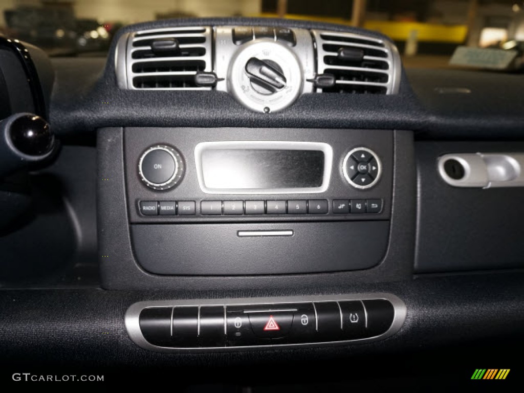 2012 fortwo pure coupe - Crystal White / Plain Black photo #26
