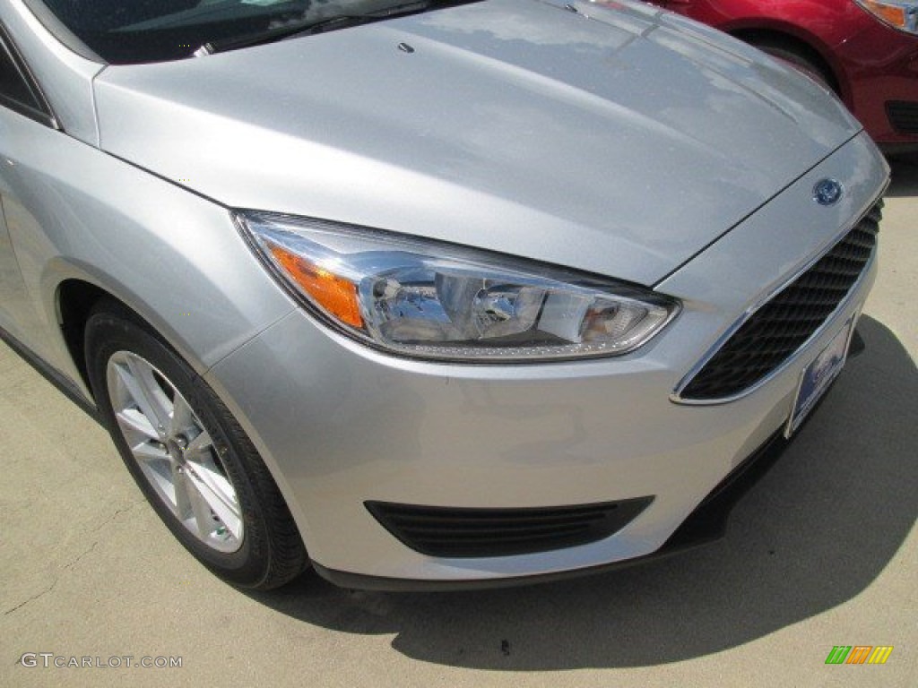 2015 Focus SE Sedan - Ingot Silver Metallic / Charcoal Black photo #2