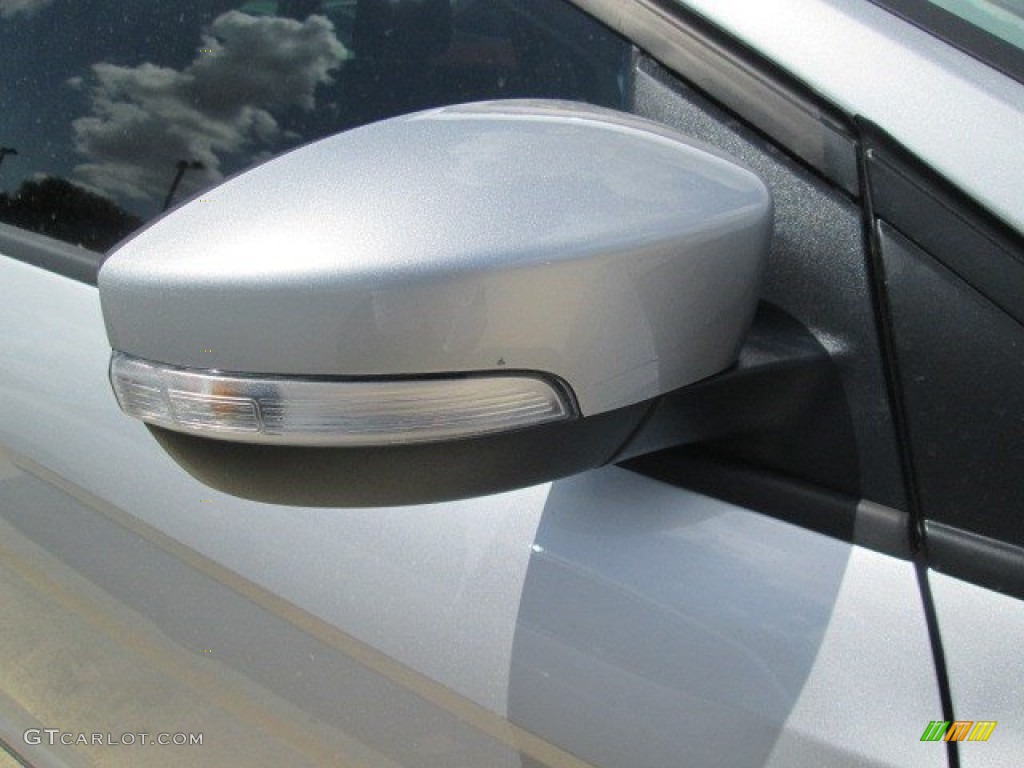 2015 Focus SE Sedan - Ingot Silver Metallic / Charcoal Black photo #4