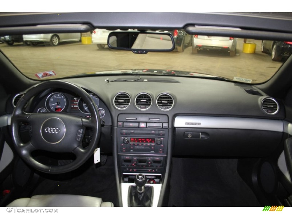 2006 Audi S4 4.2 quattro Cabriolet Dashboard Photos